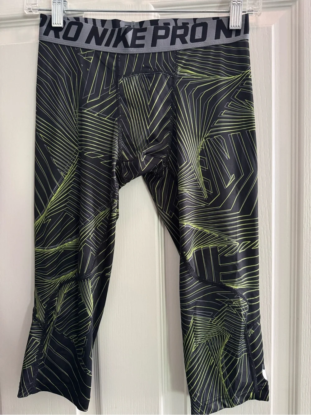 Nike Pro Boys Youth Large 3/4 Length Compression Tights Like New